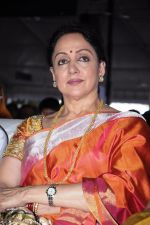 Hema Malini at the Murari Bapu in Nathdwara festival on 21st Aug 2012 (1).JPG